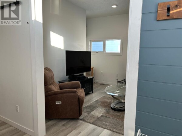 Photo 2 - LivingRoom - 172 N 1 Street W, Magrath, AB T0K1J0