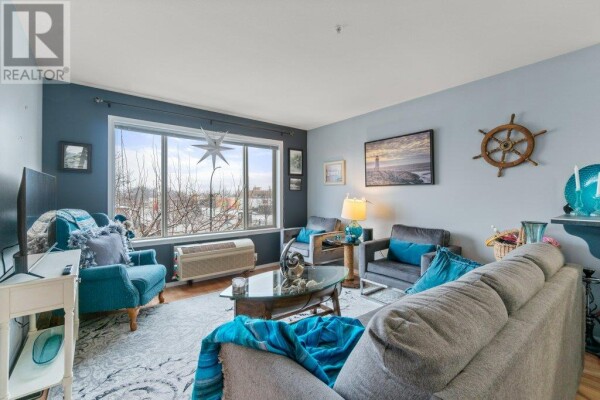 Photo 2 - LivingRoom - 250 Dougall Road N Unit# 309, Kelowna, BC V1X3K5