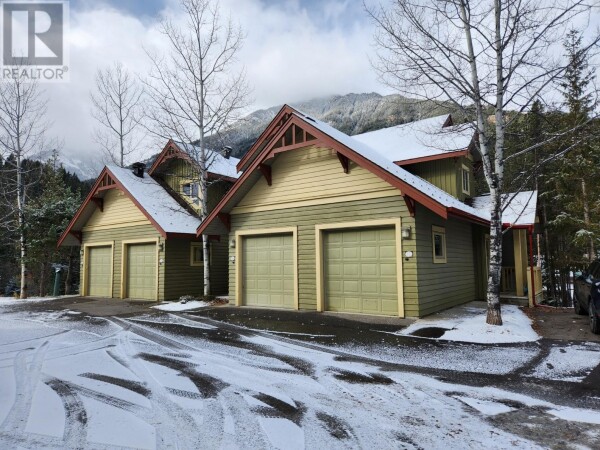 Photo 1 - FrontYard - 2025 GREYWOLF Drive Unit# 17, Panorama, BC v0a1t0