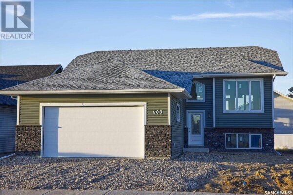 Photo 1 - FrontYard - 608 Weir CRESCENT, Warman, SK S0K4S1