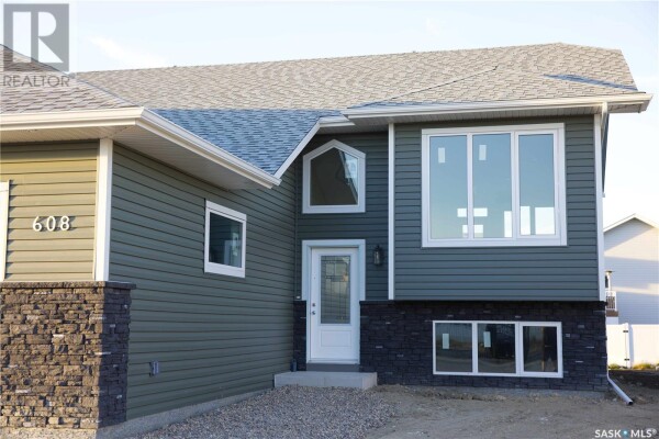 Photo 2 at 608 Weir CRESCENT, Warman, SK S0K4S1