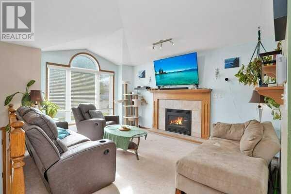 Photo 3 - LivingRoom - 72 Perry Drive, Sylvan Lake, AB T4S1K4