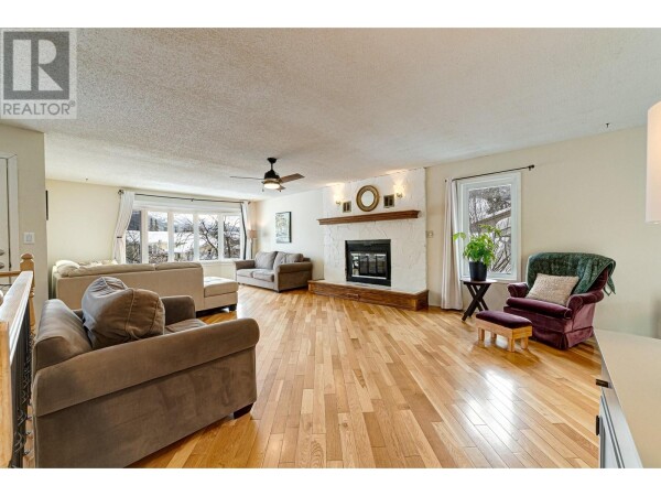 Photo 2 - LivingRoom - 1382 Cypress Drive, Sparwood, BC V0B2G2