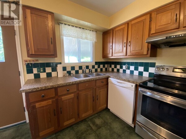 Photo 2 - Kitchen - 4828 SCOTT AVENUE, Terrace, BC V8G2B6