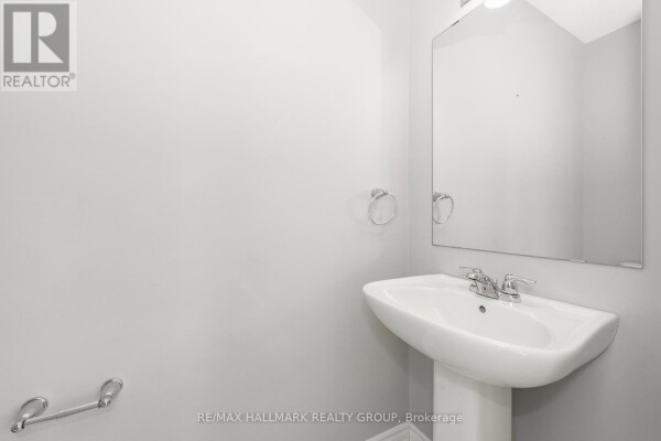 Photo 3 - Bathroom - 547 CATLEAF ROW, Ottawa, ON K4A5J3