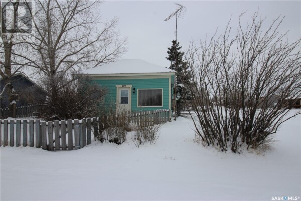 Photo 1 at 225 1st AVENUE W, Frontier, SK S0N0W0