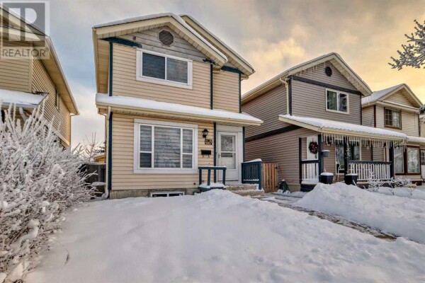 Photo 3 at 195 Castleridge Drive NE, Calgary, AB T3J1P6