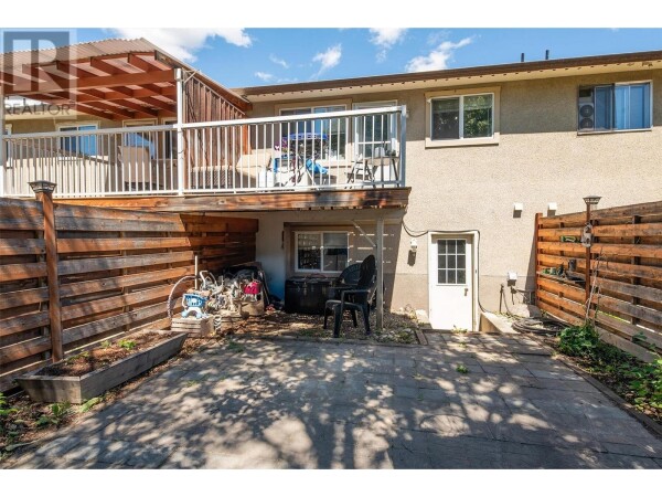 Photo 2 at 265 Fir Court, Kelowna, BC V1X2B8