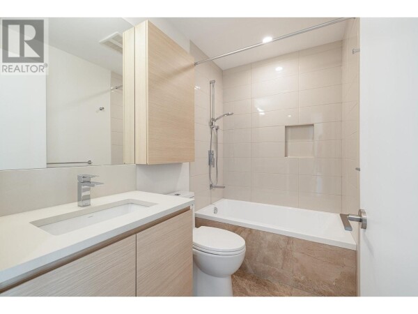 Photo 3 - Bathroom - 1801 2186 GILMORE AVENUE, Burnaby, BC V5C0N7