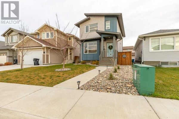 Photo 2 at 306 Crocus Terrace W, Lethbridge, AB T1J5J8