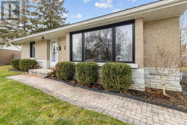 Photo 3 at 50 BISLEY CRESCENT, Brockville, ON K6V2T8