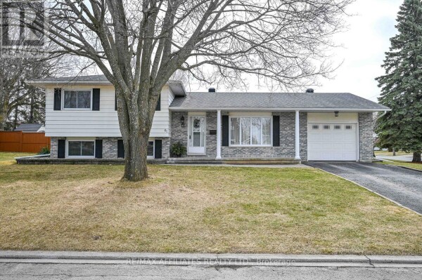 Photo 2 - FrontYard - 61 COLONEL BY CRESCENT, Smiths Falls, ON K7A5B9