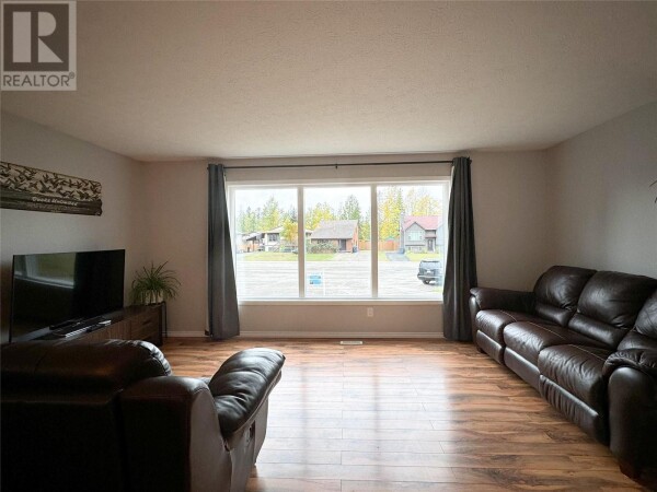 Photo 3 - LivingRoom - 144 WOLVERINE Avenue, Tumbler Ridge, BC V0C2W0