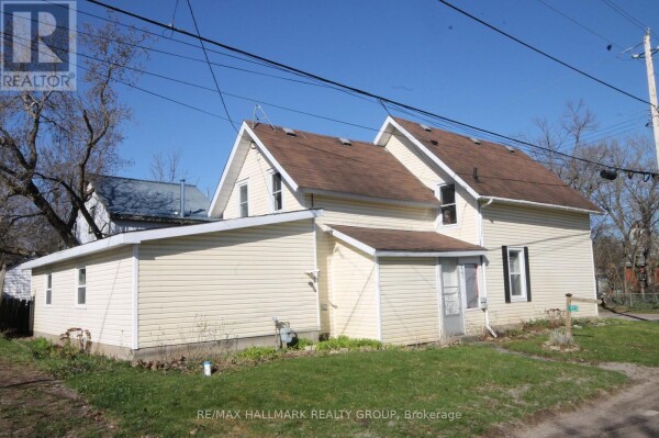 Photo 1 at 923 CENTER STREET, McNab/Braeside, ON K0A1G0