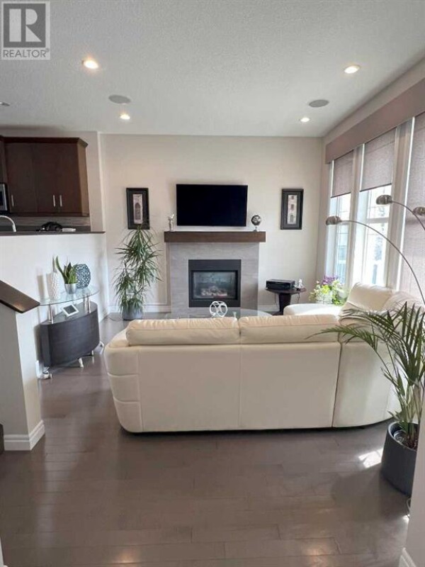 Photo 3 - LivingRoom - 987 Evanston Drive NW, Calgary, AB T3P0K9