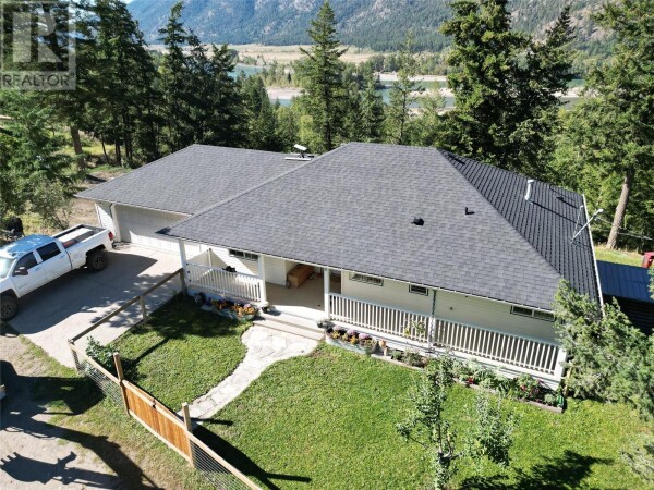 Photo 3 - LivingRoom - 325 Walterdale Road, McLure, BC V0E2H0