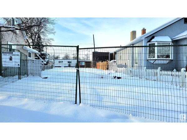 Photo 3 at 12022 77 ST NW NW, Edmonton, AB T5B2G7