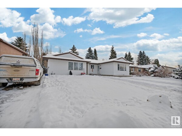 Photo 2 at 17309 110 A ST NW NW, Edmonton, AB T5X3Z1