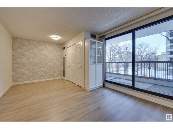 Photo 2 - Bedroom - #203 11503 100 AV NW, Edmonton, AB T5K2K7