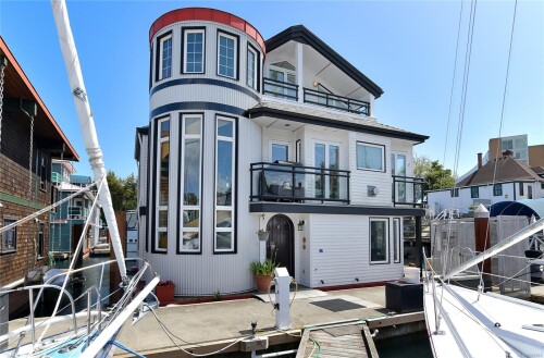 Picture of 453 Head St # 27, Esquimalt BC V9A 5S1