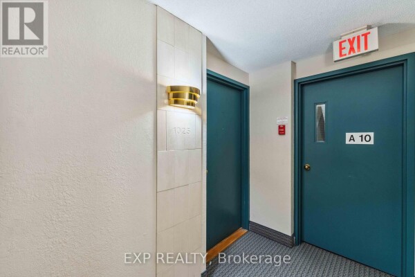 Photo 3 at 1025 1025 GRENON AVENUE, Ottawa, ON K2B8S5