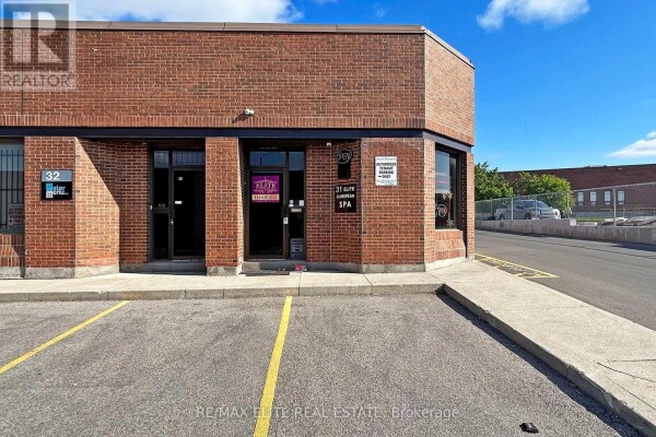 Photo 1 at 31 4801 KEELE STREET, Toronto (York University Heights), ON M3J3A4