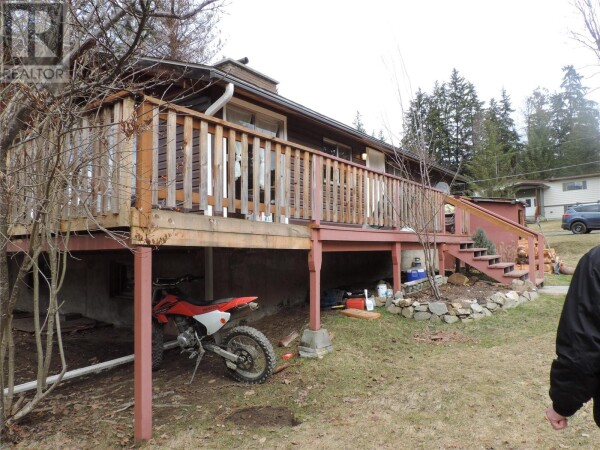 Photo 3 at 508 NELSON Avenue N, Nakusp, BC V0G1R1