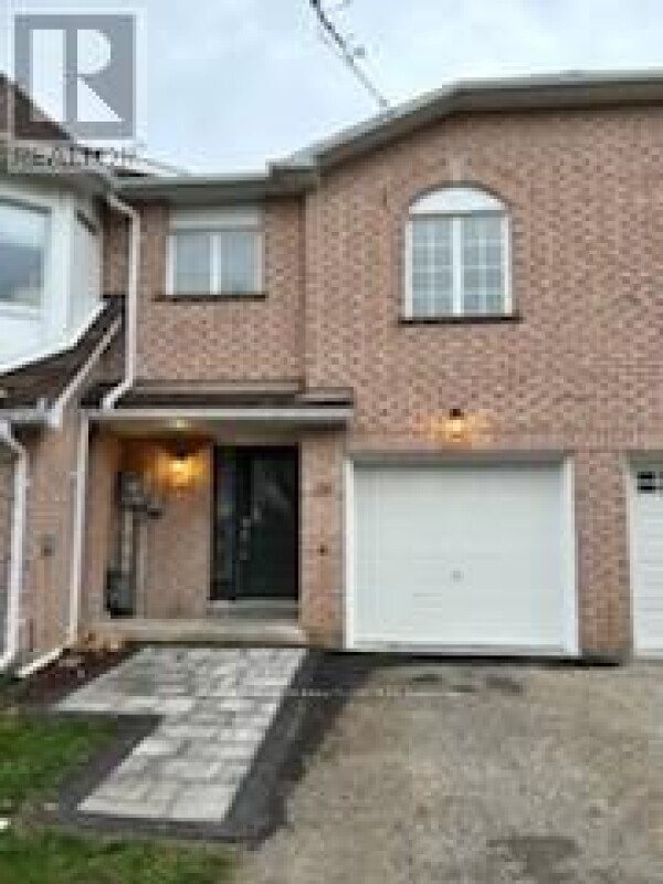 Photo 1 at 28 ROYAL CEDAR COURT, East Gwillimbury (Holland Landing), ON L9N1R7