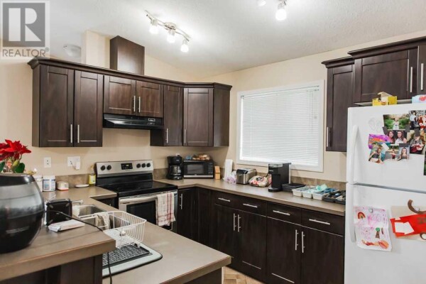 Photo 3 - Kitchen - 9611 113 Avenue, Clairmont, AB T8X5C5