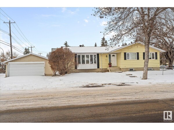 Photo 2 at 10712 159 ST NW, Edmonton, AB T5P3B4