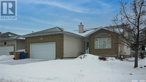 Photo 2 - FrontYard - 3062 BIRCH CRESCENT, Regina, SK S4S7J3