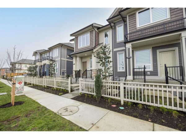 Photo 3 at 20526 78 AVENUE, Langley, BC V2Y1X3