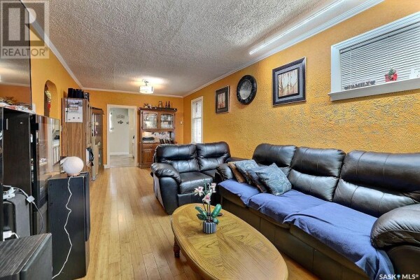 Photo 3 - LivingRoom - 2077 Elliott STREET, Regina, SK S4N3G8