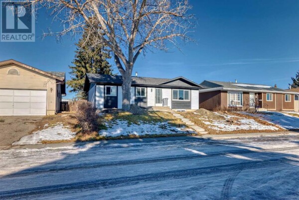 Photo 2 at 232 Manora Crescent NE, Calgary, AB T2A4S5