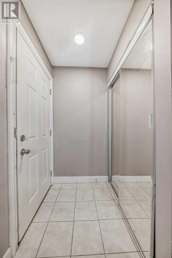 Photo 3 - Bathroom - 184 Castlebrook Drive NE, Calgary, AB T3J1V7