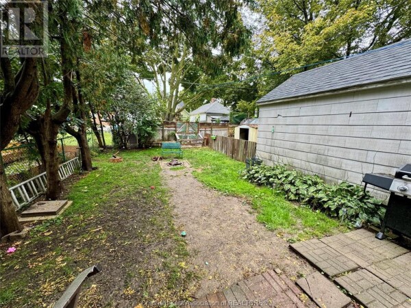 Photo 2 - Backyard - 35 Alexandra AVENUE, Chatham, ON N7M1X9