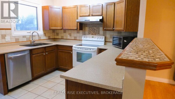 Photo 2 - Kitchen - 711 MUIRFIELD CRESCENT, Kingston (East Gardiners Rd), ON K7M8E6