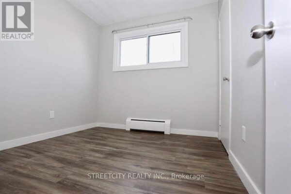 Photo 2 - Bedroom - 394 THIEL STREET, London, ON N5W4P8