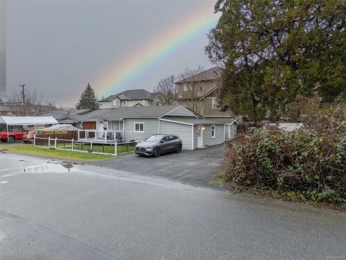 Picture of 2638 Sunderland Rd, Langford BC V9B 3W3