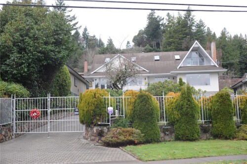 Picture of 4940 Cordova Bay Rd, Saanich BC V8Y 2K2